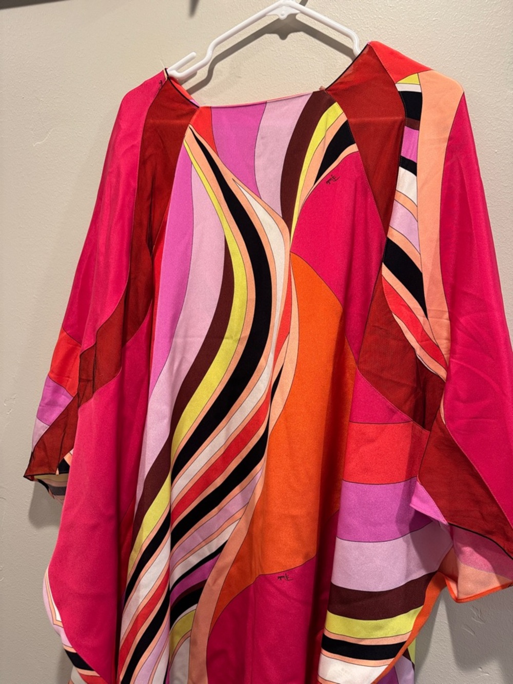 Emilio Pucci Pink and Orange Silk poncho - Picture 14 of 16